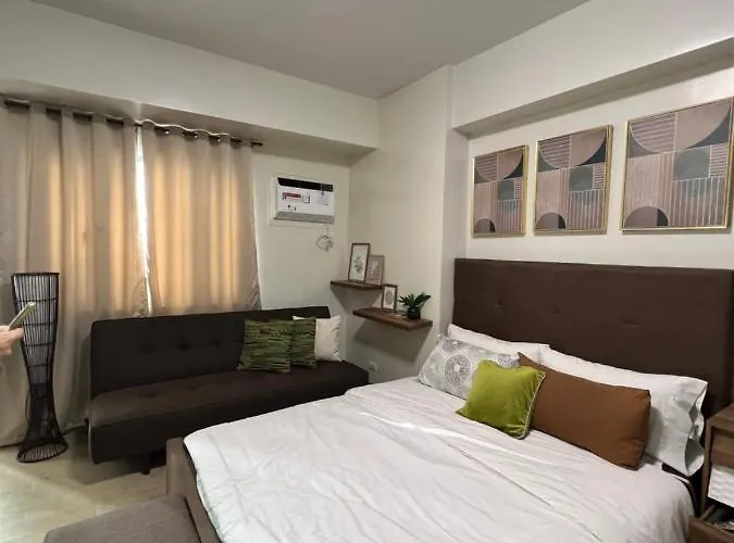 Minimalist In Araneta