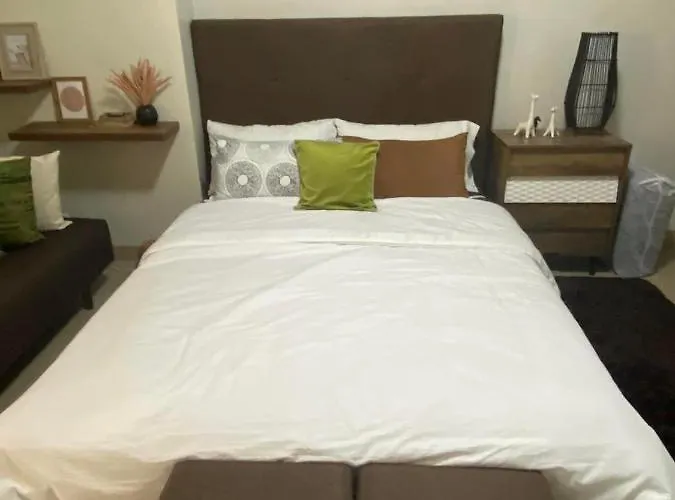 Minimalist In Araneta Aparthotel
